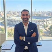 Profesor de Administracion y finanzas para alumnos de entre 15 y 22 años.