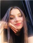 Ragazza con scuola finita di offre ad aiutare gli allievi a migliorare nella lingua inglese