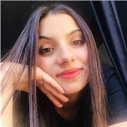 ragazza con scuola finita di offre ad aiutare gli allievi a migliorare nella lingua inglese