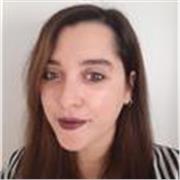 Laureata in Lingue Straniere offre supporto per l'insegnamento della lingua inglese sia per grandi che piccini.