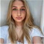 Studentessa universitaria di giurisprudenza con diploma di liceo scientifico