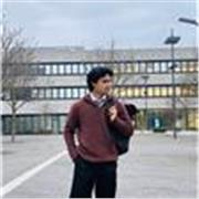 English tutor who guides extensively, with a clear roadmap and all easy strategies, in a super friendly effective way.