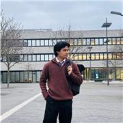 English tutor who guides extensively, with a clear roadmap and all easy strategies, in a super friendly effective way.