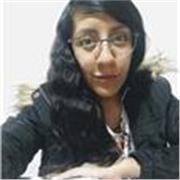 Profesora de matemáticas imparte clases a niños de primaria y secundaria