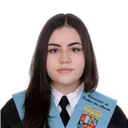 Graduada en Estudios Ingleses y con Máster Universitario en Profesor de Educación Secundaria Obligatoria. Experiencia docente.