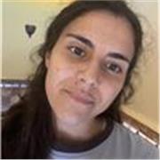 Chica de 26 años con un conocimiento avanzado de inglés