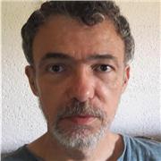 Pianiste expérimenté, compositeur, arrangeur, je donne des cours de piano pour tous les âges, tous les niveaux et tout style de musique, à domicile ou en ligne