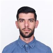 professeur particulier donne cours de soutien scolaire aux étudiants en les languages anglais et Arabe