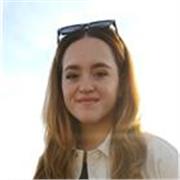 insegnante per lezioni online, qualifica in inglese e francese, e materie scolastiche più comuni