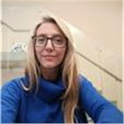 Profesora de Lengua española y Literatura, y profesora de Latín, docente de niveles secundario, terciario y universitario