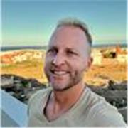 Soy un chico Belga viviendo en España y quiero hacer aprender a quién lo desea mi idioma maternal : el francés.