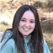 Maestra infantil imparte clases de refuerzo y apoyo a estudiantes de primaria