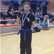 Professeur de Krav-Maga et boxe pieds/poings depuis 15 ans.