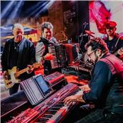 Clases de piano blues,jazz. Imprivisación, armonia moderna, grabación, etc...para todas las edades. 15 años de experiencia como profesor de piano