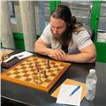 Profesor y competidor titulado de ajedrez