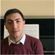 Docente di pianoforte impartisce lezioni private di pianoforte
