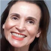 Professora particular de inglês há 30 anos. Experiência em escolas regulares, bilíngues e preparatórios de exames