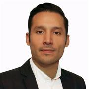 Profesor con más de 16 años de experiencia docente y de gestión académica internacional.