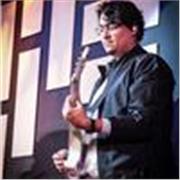Soy un músico con casi 15 años de experiencia, 5 años estudiando lenguaje musical y mas de 10 años aprendiendo guitarra. 