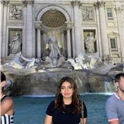 Me apasiona el arte y la expresión visual. Estudié diseño gráfico, pero siempre me incliné por las técnicas manuales.