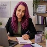 Escritora con experiencia enseñando a adultos a alcanzar sus metas académicas.