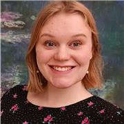 Je suis bilingue (anglais/français) mais ma langue maternelle, c'est l'anglais. Je peux vous aider avec tout niveau d'anglais, mais surtout pour ceux qui veulent pratiquer la conversation