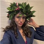 Laureata in scienze della formazione primaria ed insegnante delle elementari