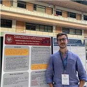 Ricercatore in fisica teorica, con dottorato di ricerca, laureato ed esperto nell'insegnamento, offre ripetizioni di matematica e