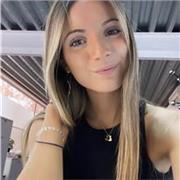 Una persona que le gustaría transmitir la pasión del diseño gráfico. Dar clases de programas como Illustrator, Photoshop, Indesign, Premiere…