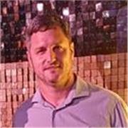 Ingeniero Industrial con 25 años de experiencia, y enseño matemáticas desde hace 8 años.