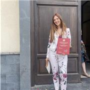 Insegnante di sostegno impartisce ripetizioni e aiuto compiti