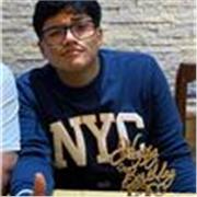 Profesor de matemáticas imparte clases a niños de todas las edades