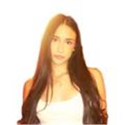 Alegre, amable, creativa, simpática, empática. Puedo impartir inglés, catalán, castellano, artes, canto, piano…