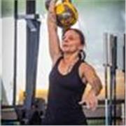 istruttrice di fitness, kettlebell lifting e training