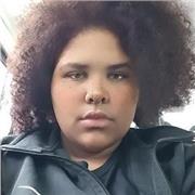 Professora de português ensina para crianças de até 13 anos