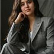 Daf-Tutorin, der Kinder und Jugendliche aller Altersgruppen unterrichtet.