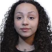 Profesora de Biología y ciencias, estudiante de farmacia.