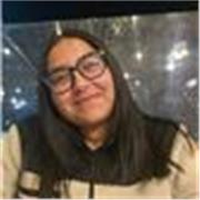 Educadora de párvulos con mención en inglés, además de enseñar a leer y escribir