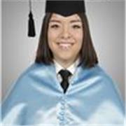 Graduada en Historia y Ciencias de la Música. Graduada en profesional de conservatorio especialidad en flauta travesera