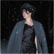 Profesora para refuerzos matemáticos, idioma y creatividad, apta para niños, y adolescentes.