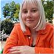 Profesora de apoyo escolar especializado en clases para niños de firma online o presencial