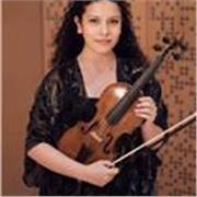 Profesora de violin/viola. Con maestría de Juilliard y Jacobs School of music. Clases online en ingles o español