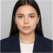 Ancienne professeure des écoles, titulaire d’un bac en mathématiques et actuellement étudiante en Master Sciences de l’Éducation, 