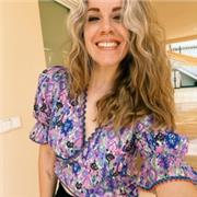 Soy una persona con experiencia en la enseñanza, simpática, divertida, con paciencia y comprensiva. Adapto mis clases a las necesidades de cada persona. Me gusta hacer las clases dinámicas y amenas.