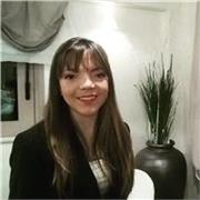 Sono un'insegnante di inglese, laureata magistrale in interpretariato di conferenza. 