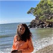 Passionnée par la langue française, j’ai un diplôme de relectrice et correctrice. Je prépare actuellement Voltaire