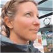 Soy una persona paciente, comunicativa y entusiasta, con pasión por los idiomas y las culturas. Me gusta crear un ambiente de conf