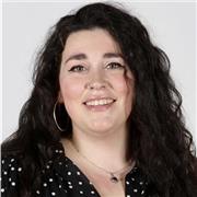 Soy una persona creativa, domino varias técnicas de artes plásticas. Siempre me han gustado los niños y creo que puedo comunicar.