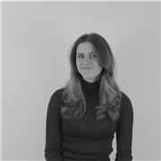 Nachhilfelehrerin mit Abschluss an einem humanistischen Gymnasium