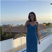 Soy una persona paciente, responsable y con vocación por la enseñanza. Me gusta ayudar a los niños a comprender los contenidos.